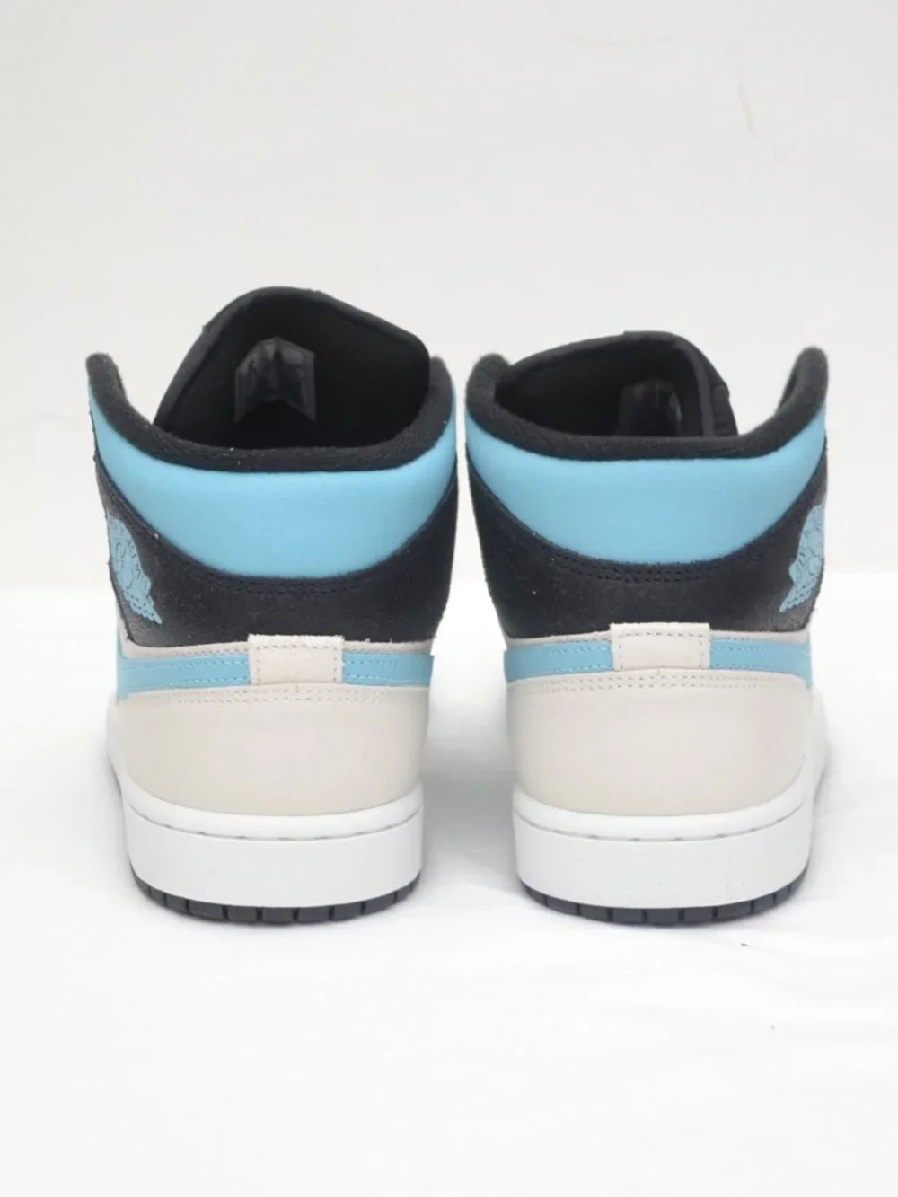 Jordan Air Jordan 1 Mid Se Blue Chill Summit White BNIB (NO LID)